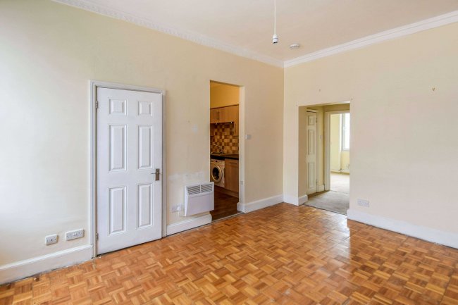 Flat 3, 8 Bridge Street, Worcester, Worcestershire, WR1 3NJ 2