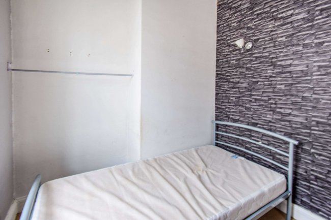 Flat 3, 8 Bridge Street, Worcester, Worcestershire, WR1 3NJ 2