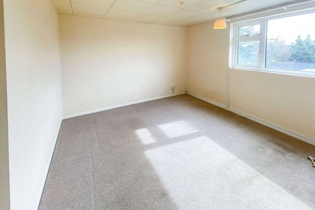 4 The Oaks, Chippenham, Wiltshire.  SN15 1DU 1