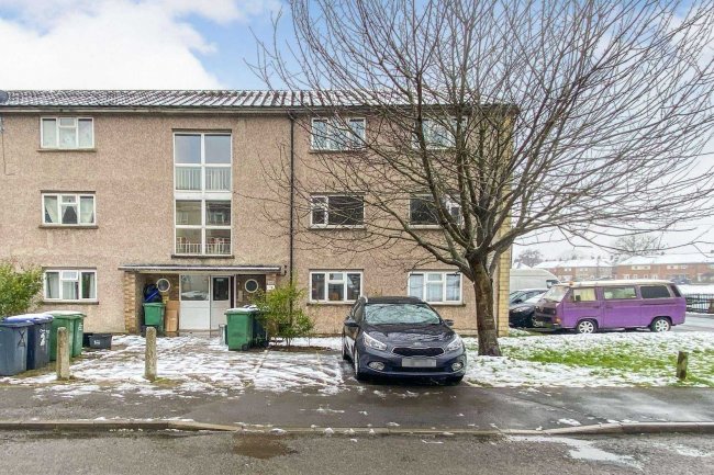 4 The Oaks, Chippenham, Wiltshire.  SN15 1DU 1