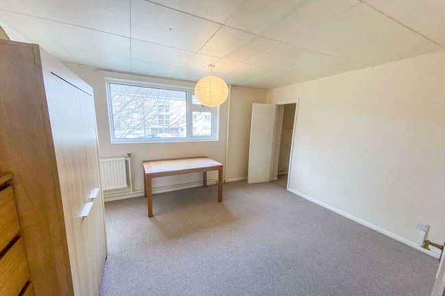 4 The Oaks, Chippenham, Wiltshire.  SN15 1DU 1