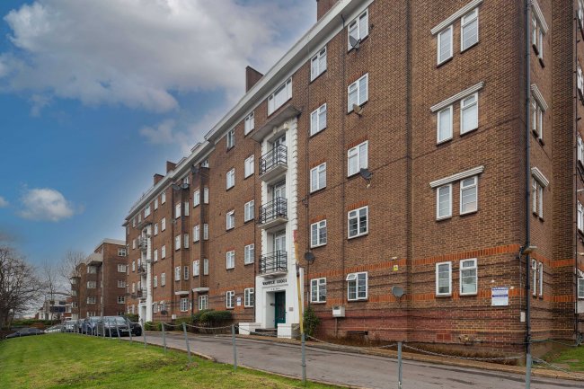 Flat 16, Warwick Lodge, Shoot Up Hill, London NW2 3PE 6
