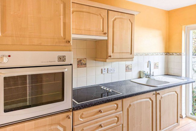 15 Glen Road, Chessington, Surrey, KT9 1HD 10