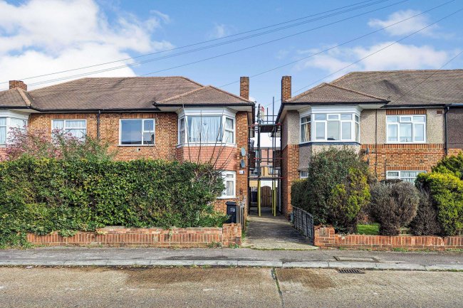 15 Glen Road, Chessington, Surrey, KT9 1HD 10