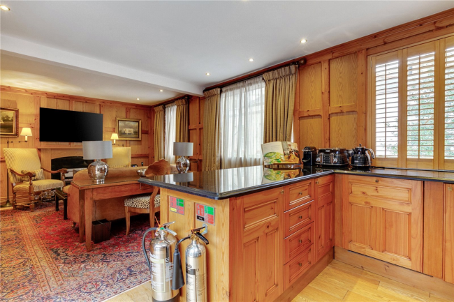 6 Buckingham Mews, Belgravia, London, SW1E 6NR 3