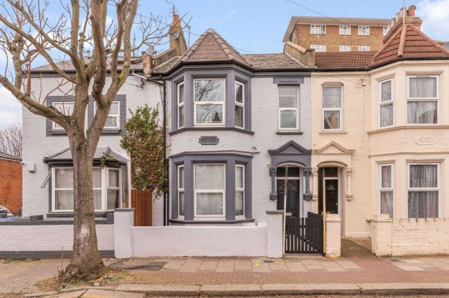 59 Oaklands Road, Cricklewood, London NW2 6DJ 1