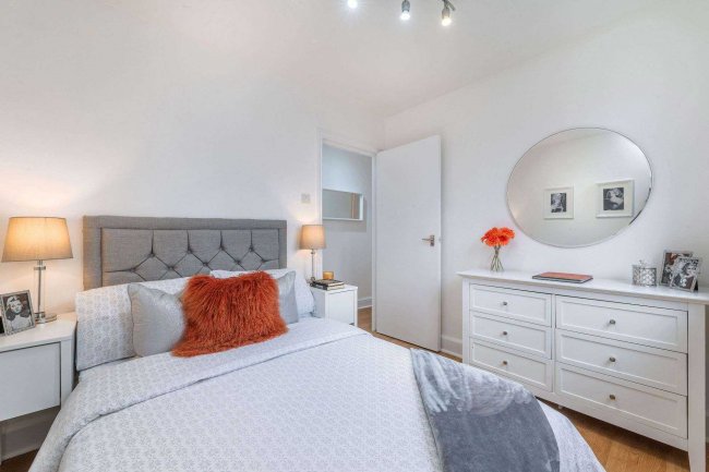 59 Oaklands Road, Cricklewood, London NW2 6DJ 1