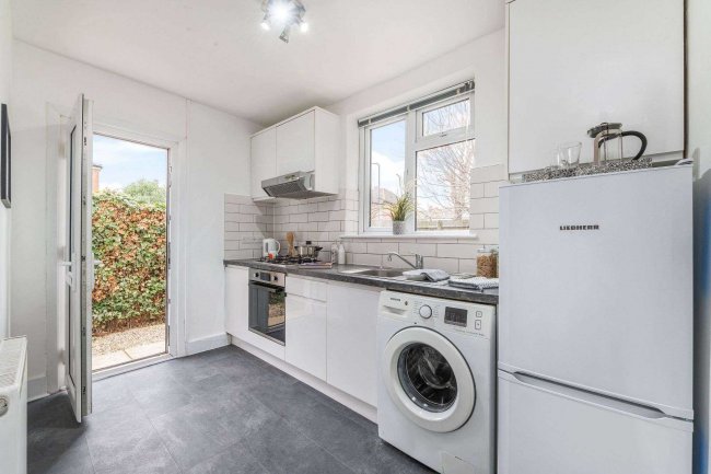 59 Oaklands Road, Cricklewood, London NW2 6DJ 1