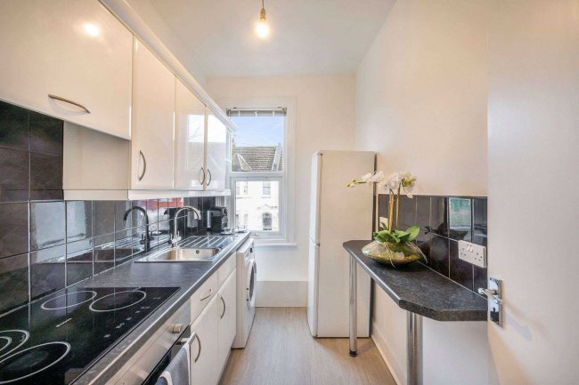 59 Oaklands Road, Cricklewood, London NW2 6DJ 1