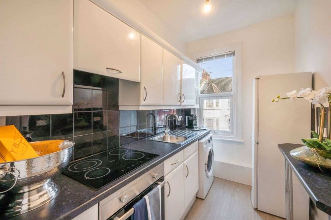 59 Oaklands Road, Cricklewood, London NW2 6DJ 1