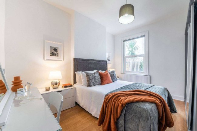 59 Oaklands Road, Cricklewood, London NW2 6DJ 1