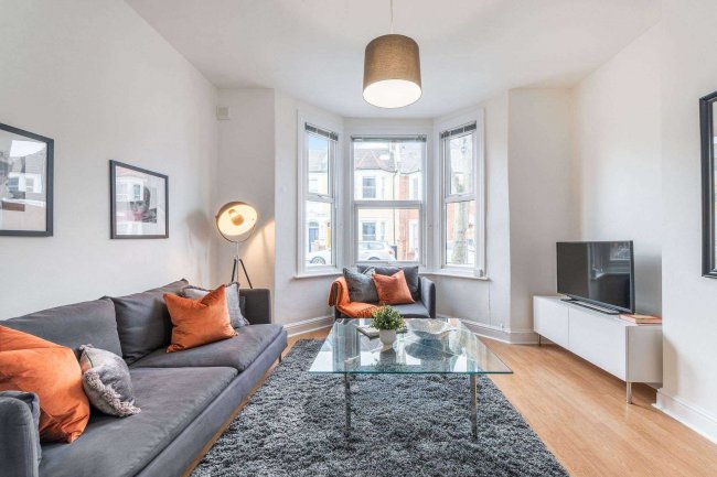 59 Oaklands Road, Cricklewood, London NW2 6DJ 1