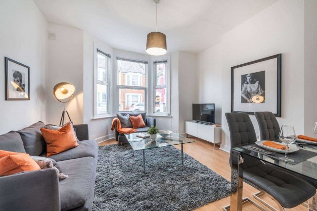 59 Oaklands Road, Cricklewood, London NW2 6DJ 1