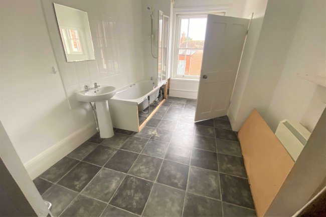 31 -32  East Street, Chichester, West Sussex PO19 1HS 1