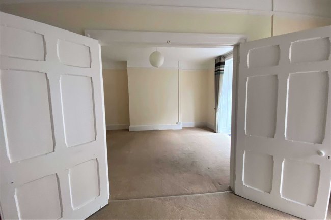 31 -32  East Street, Chichester, West Sussex PO19 1HS 1