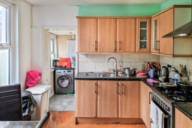 194 Whitehorse Road, Croydon, Surrey, CR0 2LA 10