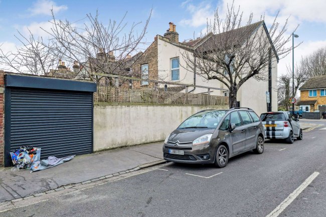 194 Whitehorse Road, Croydon, Surrey, CR0 2LA 10