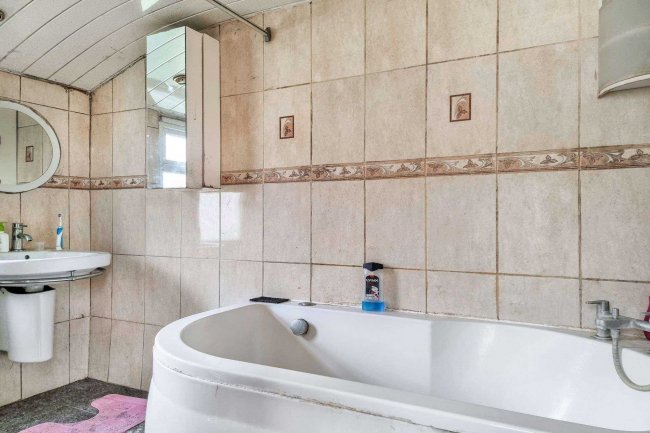 194 Whitehorse Road, Croydon, Surrey, CR0 2LA 10