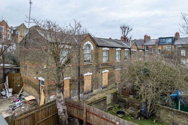 44 St Marks Rise, Hackney, London E8 2NL 2