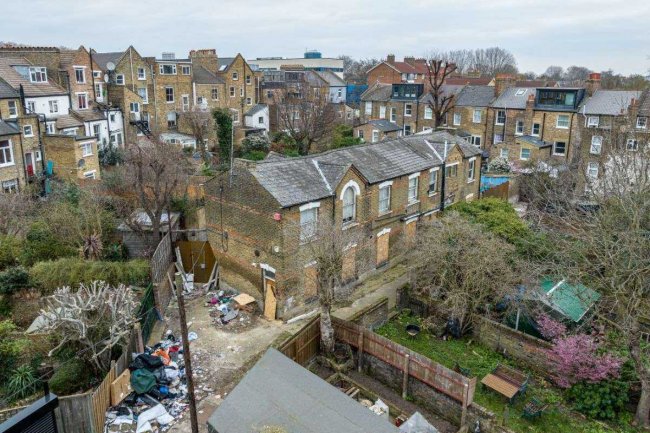 44 St Marks Rise, Hackney, London E8 2NL 2