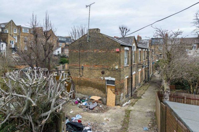 44 St Marks Rise, Hackney, London E8 2NL 2