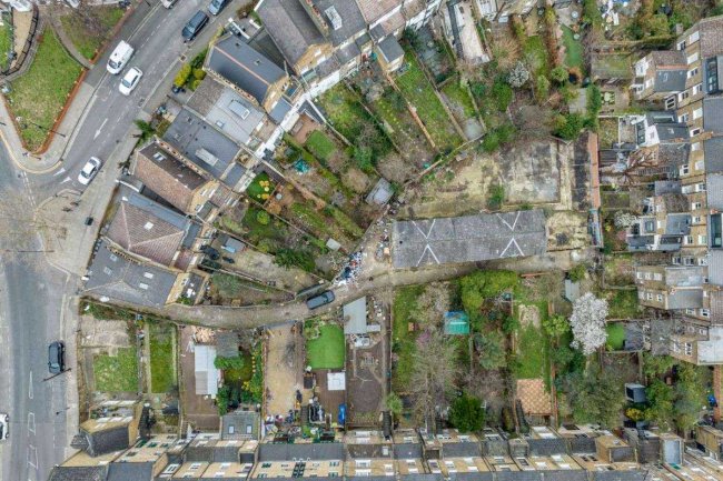 44 St Marks Rise, Hackney, London E8 2NL 2