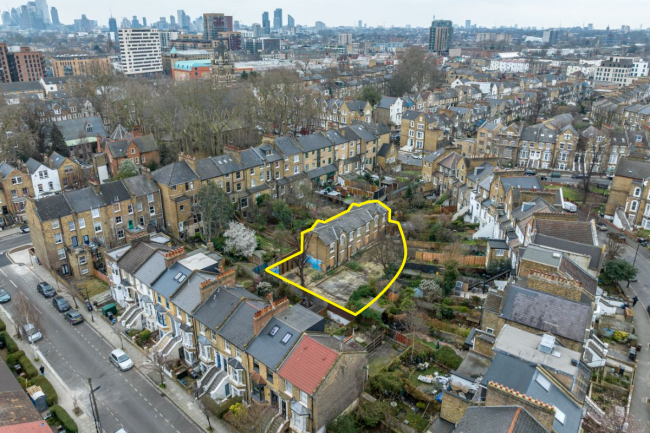 44 St Marks Rise, Hackney, London E8 2NL 2