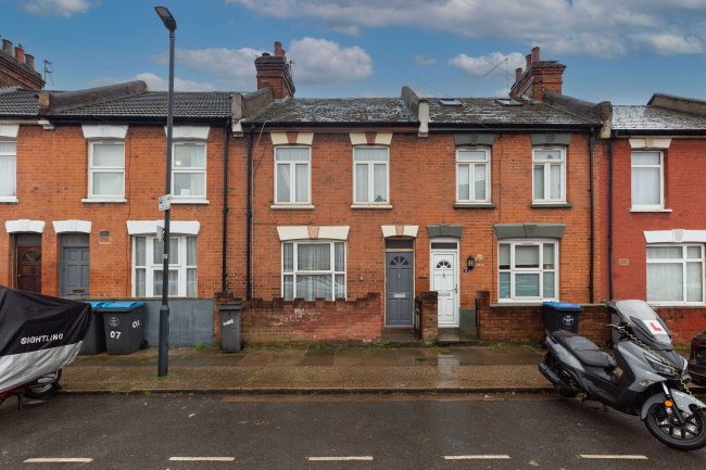 6 Conley Road, London NW10 9PB 3