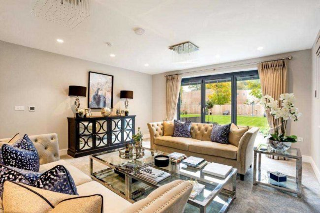 184a Finchampstead Road, Wokingham, RG40 3EY 8