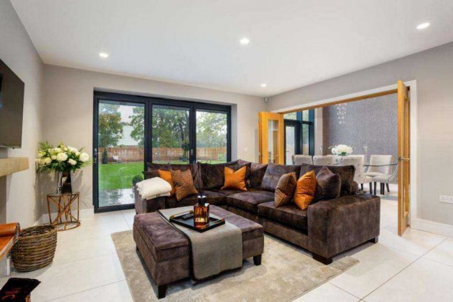 184a Finchampstead Road, Wokingham, RG40 3EY 8