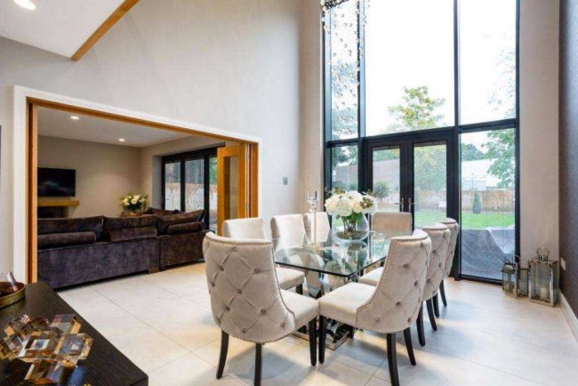 184a Finchampstead Road, Wokingham, RG40 3EY 8