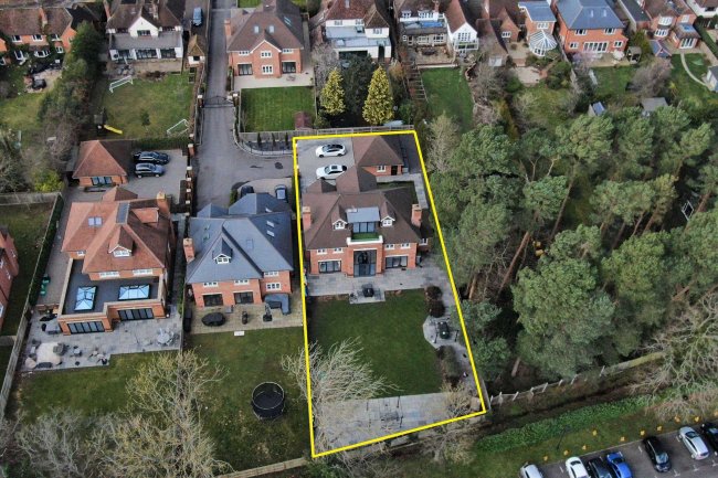 184a Finchampstead Road, Wokingham, RG40 3EY 8