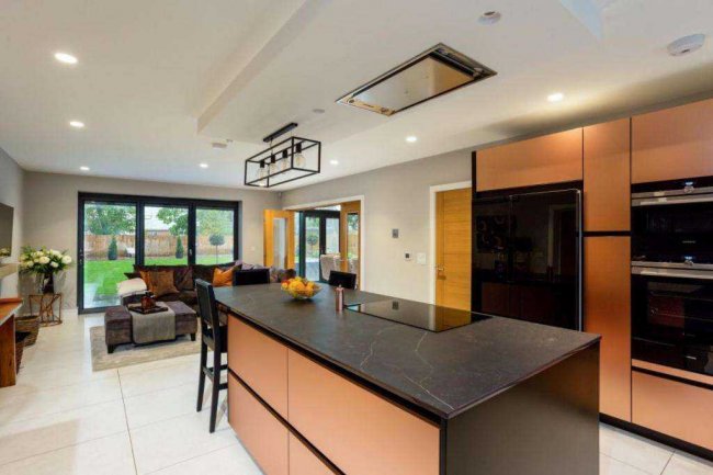 184a Finchampstead Road, Wokingham, RG40 3EY 8