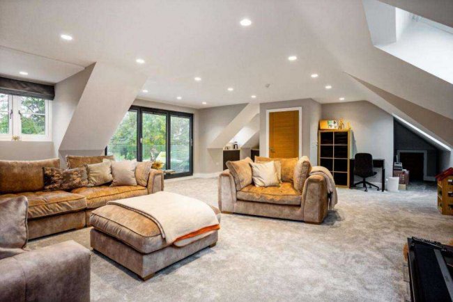 184a Finchampstead Road, Wokingham, RG40 3EY 8