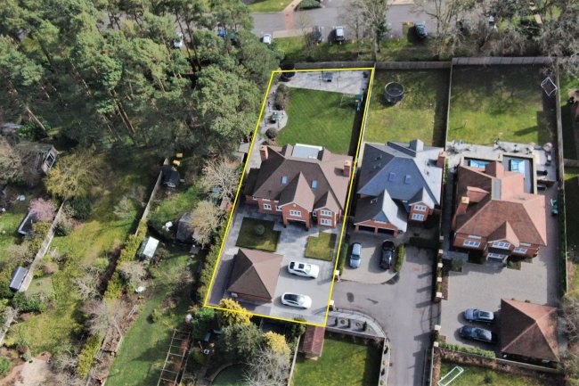 184a Finchampstead Road, Wokingham, RG40 3EY 8