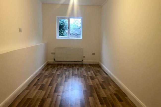 Buildings to the rear of 214 and 214A Willow Road, Enfield, EN1 3AT 2