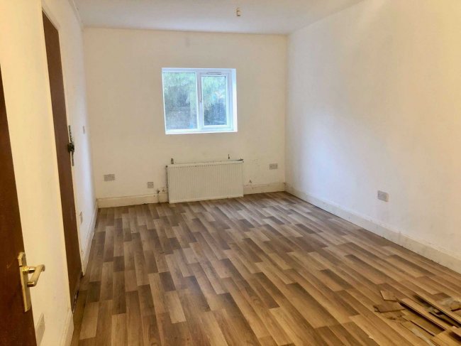 Buildings to the rear of 214 and 214A Willow Road, Enfield, EN1 3AT 2