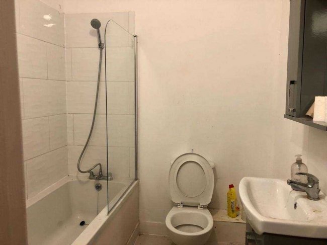 Buildings to the rear of 214 and 214A Willow Road, Enfield, EN1 3AT 2