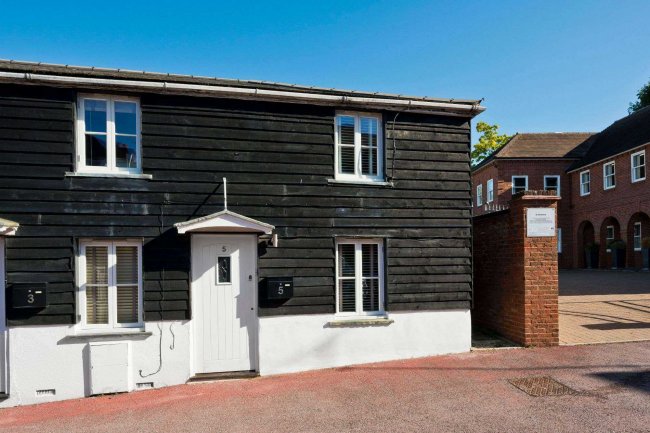 5 Dawes Court, Esher, Surrey KT10 9QD 9