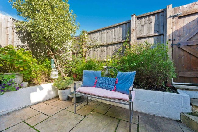 5 Dawes Court, Esher, Surrey KT10 9QD 9