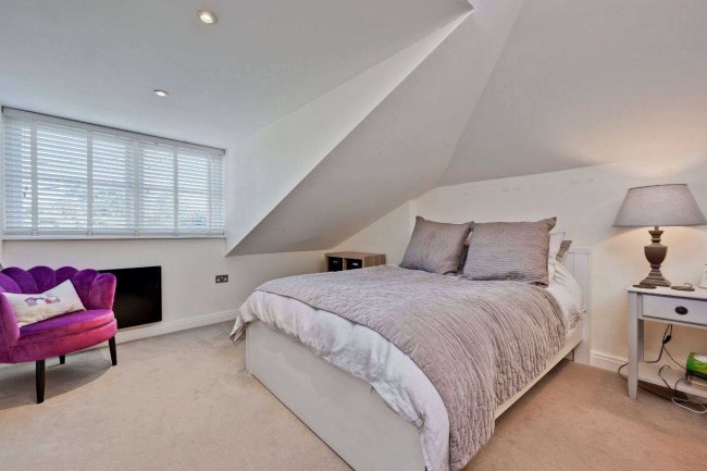 5 Dawes Court, Esher, Surrey KT10 9QD 9