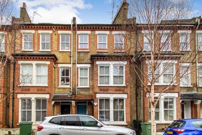 Top Floor Flat, 75 Heyford Avenue, Vauxhall, London, SW8 1EB 4