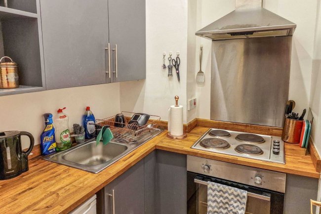 Portfolio of Four Flats in 17 Rosendale Road, London SE21 8DS 8