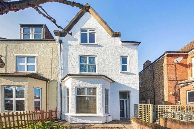 Portfolio of Four Flats in 17 Rosendale Road, London SE21 8DS 8