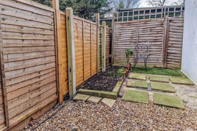 Portfolio of Four Flats in 17 Rosendale Road, London SE21 8DS 8