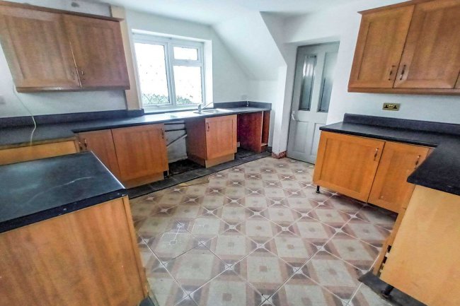 51 Springfield Road, Barlow, Dronfield, Derbyshire, S18 7SQ 2