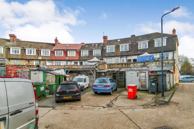 19A The Broadway, Wembley HA9 8JU  6