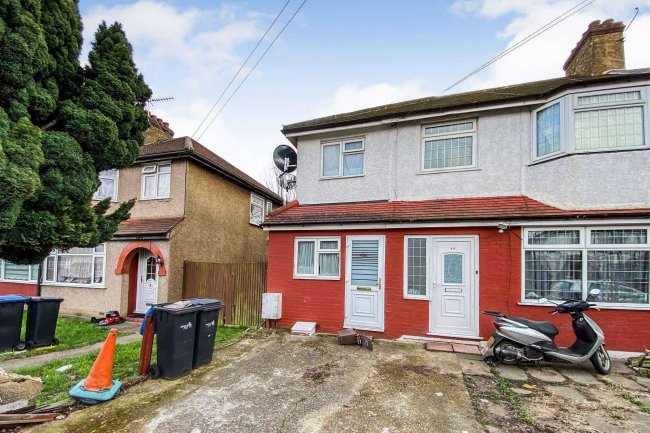49A Leyburn Road, Edmonton, London, N18 2BH 2