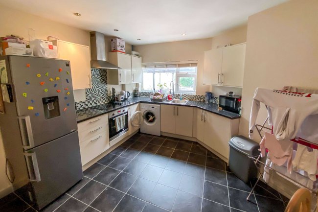 541a Cricklade Road, Swindon, SN2 1AH 8