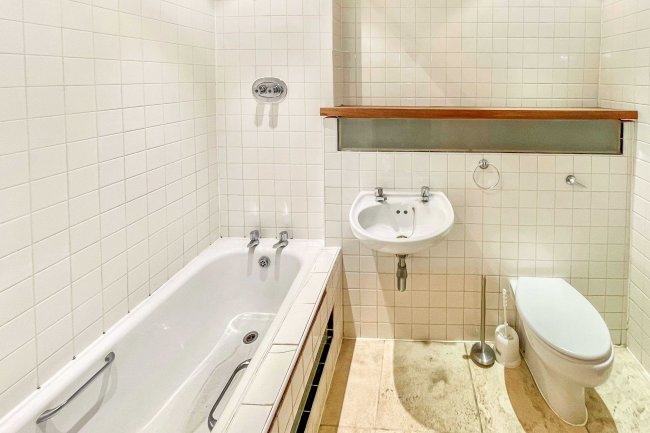 Flat 1 Regency House, 36-38 Whitworth Street, Manchester M1 3NR 9